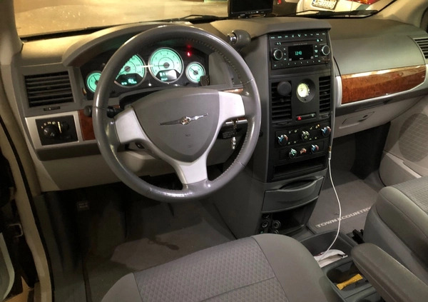 Chrysler Town &amp; Country cena 32999 przebieg: 119000, rok produkcji 2008 z Krajenka małe 436